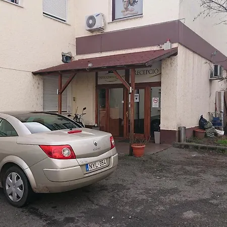 Hostel Pillango Munkasszallo