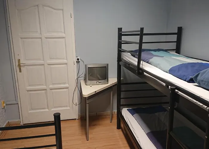 Pillango Munkasszallo Hostel *