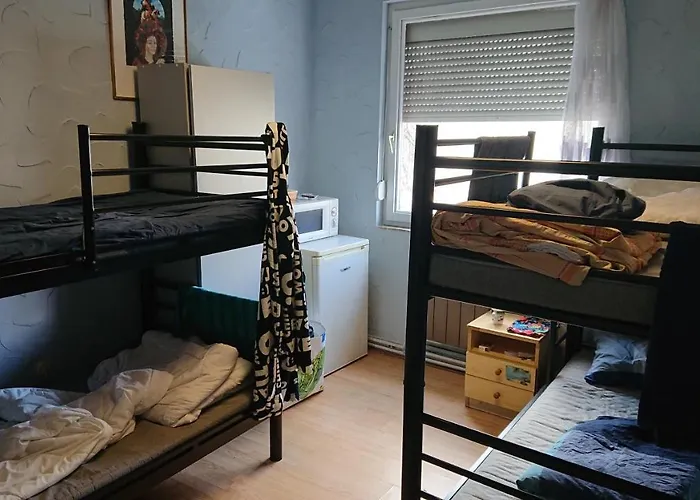 Pillango Munkasszallo Hostel *